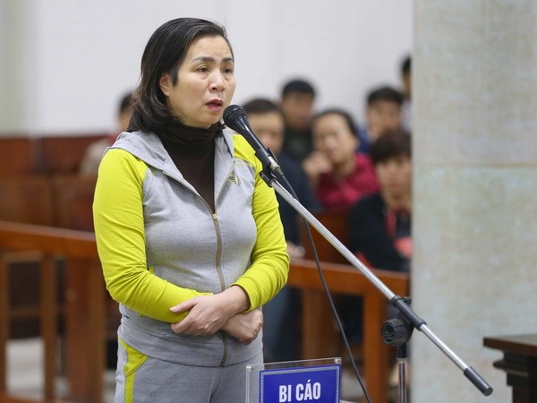 Bị cáo Nguyễn Thị Kim Thoa tự bào chữa tại phiên tranh tụng. (Ảnh: Doãn Tấn/TTXVN)