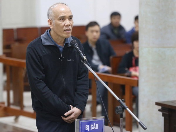 Bị cáo Đào Duy Phong (nguyên Chủ tịch Hội đồng quản trị PVP Land) tự bào chữa tại phiên tranh tụng. (Ảnh: Doãn Tấn/TTXVN)
