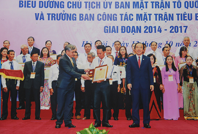 Anh Trần Quang Thanh tại hội nghị biểu dương Chủ tịch Ủy ban MTTQ cấp xã và Trưởng ban công tác Mặt trận tiêu biểu toàn quốc giai đoạn 2014-2017.