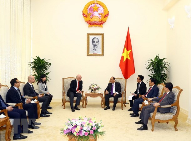 Thủ tướng Nguyễn Xuân Phúc tiếp Chủ tịch Liên đoàn Bóng đá Thế giới (FIFA) Gianni Infantino theo lời mời của lãnh đạo Liên đoàn bóng đá Việt Nam (VFF). (Ảnh: Thống Nhất/TTXVN)