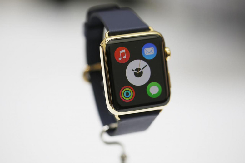  Đồng hồ thông minh Apple Watch - Ảnh: REUTERS