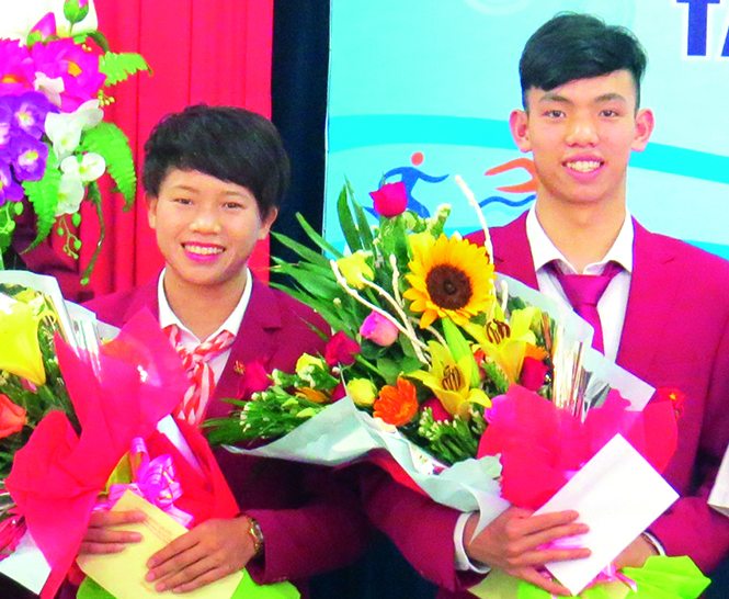 VĐV Nguyễn Huy Hoàng và Hoàng Thị Ngọc giành 2 tấm HCV tại SEA Game 29.
