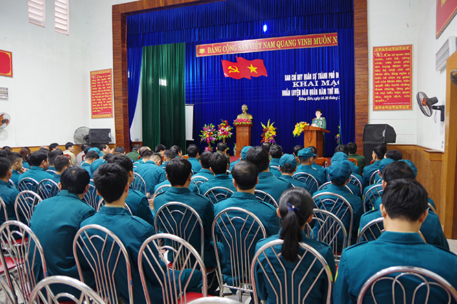 Giờ học chính trị của dân quân cụm 1 (các phường: Đồng Sơn, Bắc Nghĩa và xã Nghĩa Ninh) tại nhà văn hóa phường Đồng Sơn, TP. Đồng Hới.