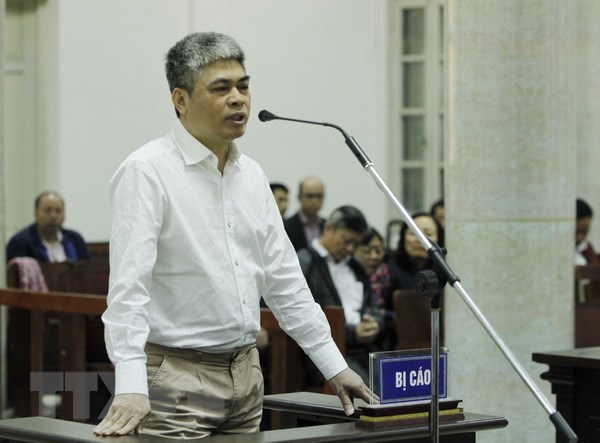 Bị cáo Nguyễn Xuân Sơn tự bào chữa tại phiên tòa. (Ảnh: Lâm Khánh/TTXVN)