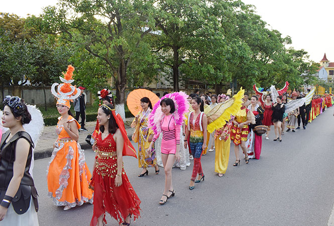 Lễ hội diễu hành đường phố trở thành điểm nhấn của Tuần Văn hóa- Du lịch Đồng Hới năm 2018