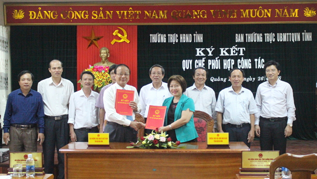 Äáº¡i diá»n ThÆ°á»ng trá»±c HÄND tá»nh vÃ  Ban ThÆ°á»ng trá»±c á»¦y ban MTTQVN tá»nh kÃ½ káº¿t