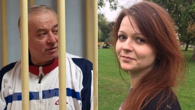 Cựu điệp viên hai mang Sergei Skripal và con gái Yulia. (Nguồn: AFP/TTXVN)