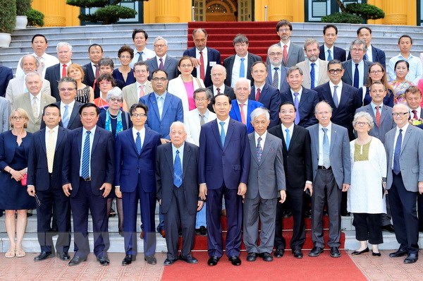 Chủ tịch nước Trần Đại Quang tiếp các nhà khoa học quốc tế nhân dịp sang Việt Nam dự Hội thảo Khoa học để phát triển. (Ảnh: Nhan Sáng/TTXVN)
