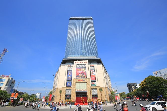 Vincom Plaza tại Huế và Đồng Hới đều trong tổ hợp TTTM – Khách sạn cao và hiện đại nhất tại địa phương.