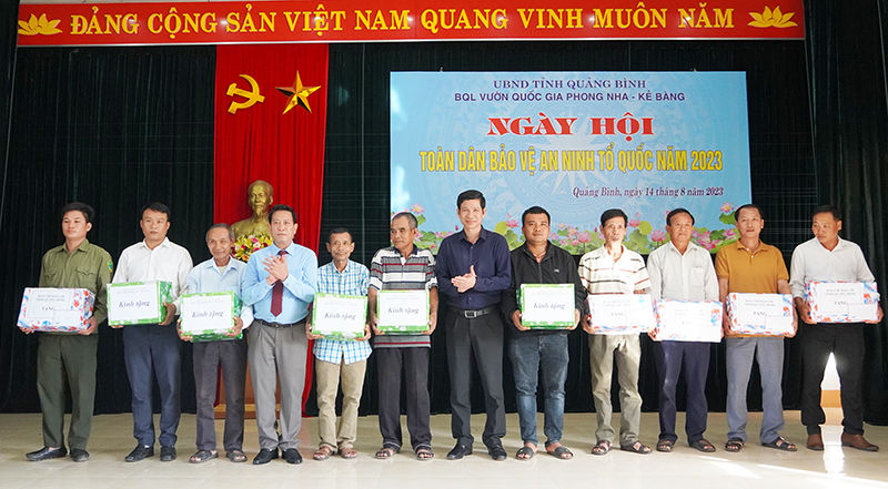 Ban Quản lý Vườn Quốc gia Phong Nha-Kẻ Bàng: Tổ chức ngày hội toàn dân bảo vệ an ninh Tổ quốc