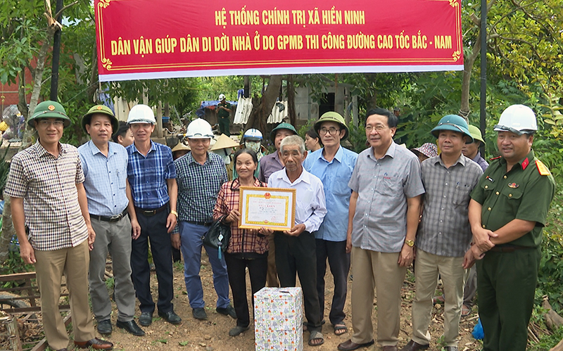 Quảng Ninh: Khen thưởng hộ dân tự nguyện tháo dỡ nhà cửa, bảo đảm thi công đường cao tốc Bắc-Nam