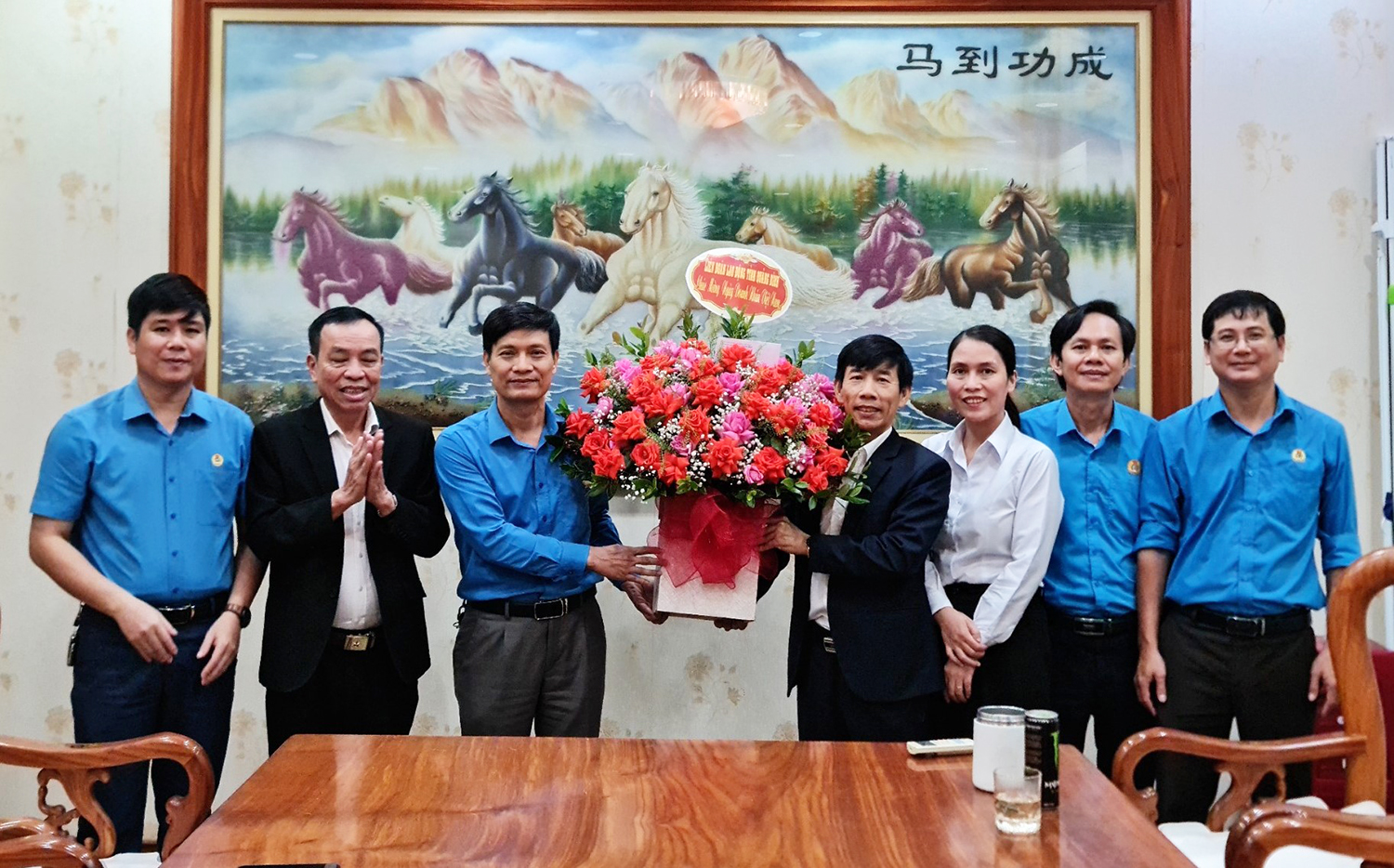 Lãnh đạo Liên đoàn Lao động tỉnh thăm các doanh nghiệp nhân Ngày Doanh nhân  Việt Nam