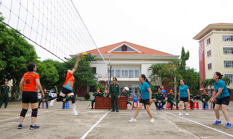 Giải bóng chuyền chào mừng Ngày thành lập Hội Liên hiệp Phụ nữ Việt Nam
