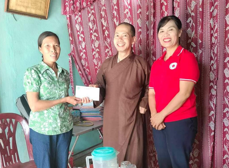 Quảng Ninh: Trao tiền hỗ trợ cho học sinh có hoàn cảnh đặc biệt khó khăn