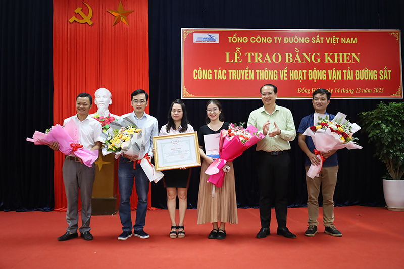 Tổng công ty Đường sắt Việt Nam khen thưởng về công tác tuyên truyền