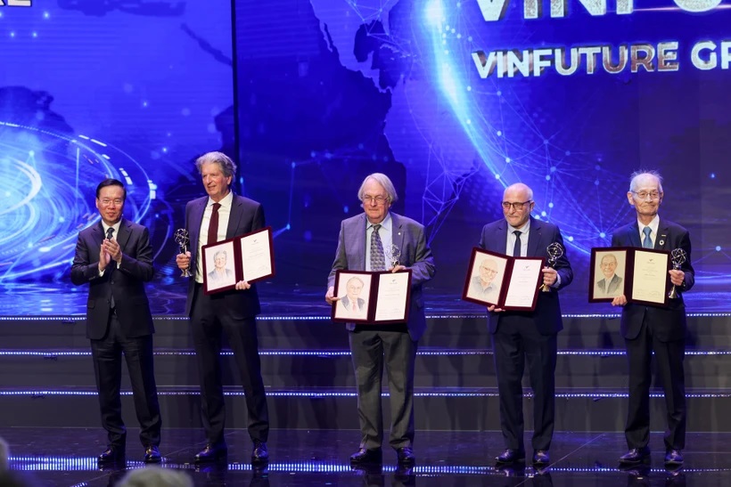 VinFuture 2023: Vinh danh phát minh sản xuất Năng lượng Xanh bằng pin Mặt Trời