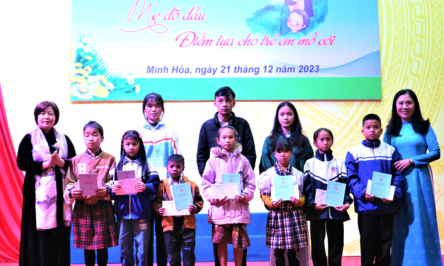 Trao hỗ trợ cho trẻ mồ côi huyện Minh Hóa