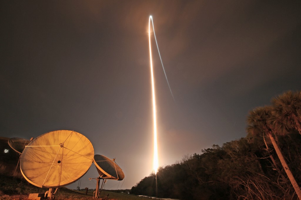 NASA: Tàu đổ bộ Mặt Trăng Peregrine sẽ bốc cháy trong bầu khí quyển Trái Đất