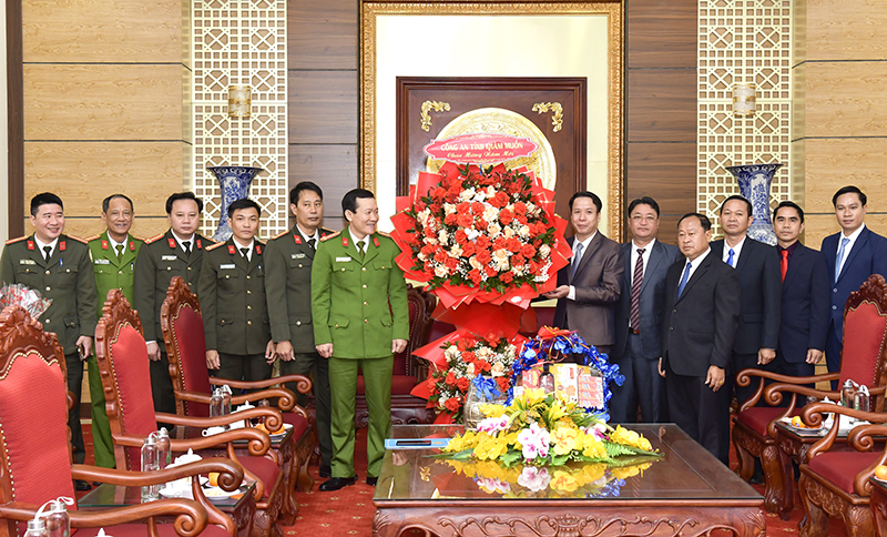 Công an tỉnh Khăm Muồn (Lào) chúc Tết cán bộ, chiến sỹ Công an tỉnh Quảng Bình
