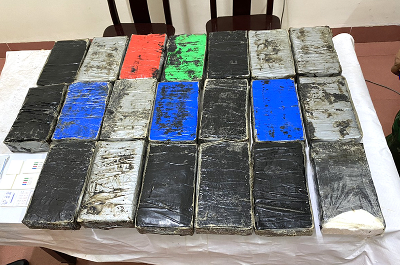 Phát hiện hơn 20kg chất nghi ma túy trôi dạt vào bờ biển Quảng Bình