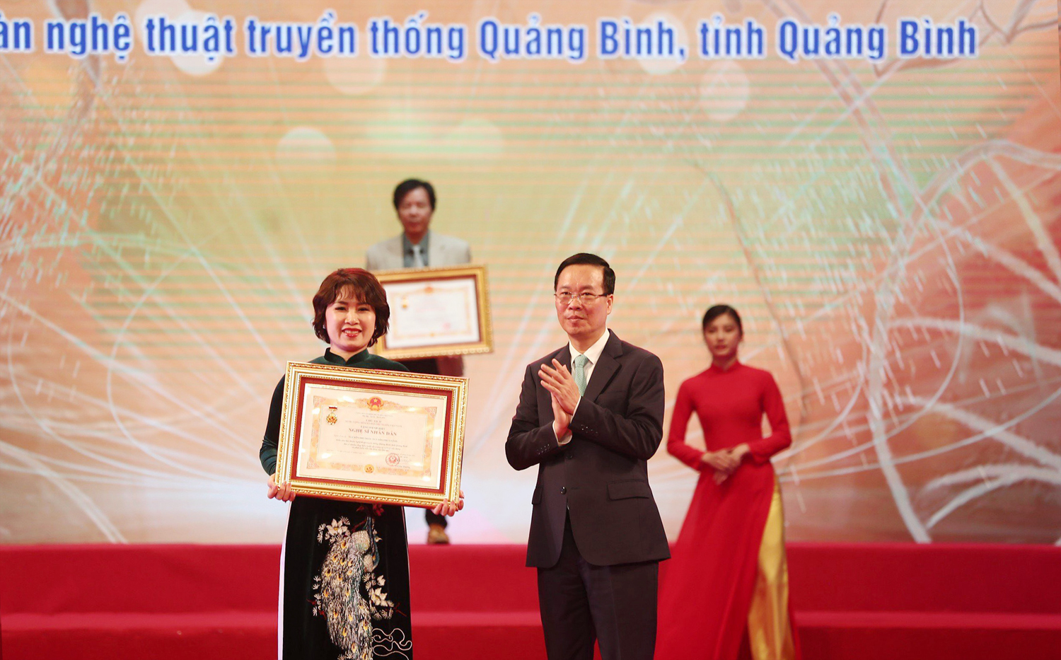 Ca sĩ Nguyễn Thùy Linh được phong tặng danh hiệu Nghệ sĩ Nhân dân