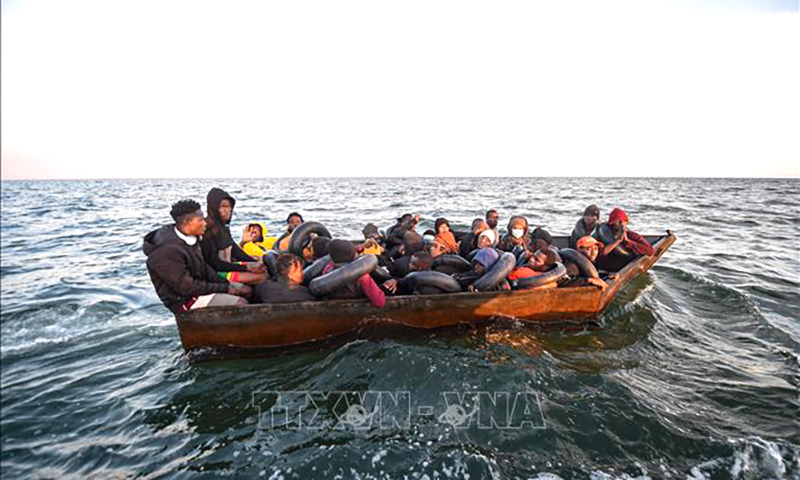 Vấn đề người di cư: 60 người thiệt mạng khi vượt Địa Trung Hải