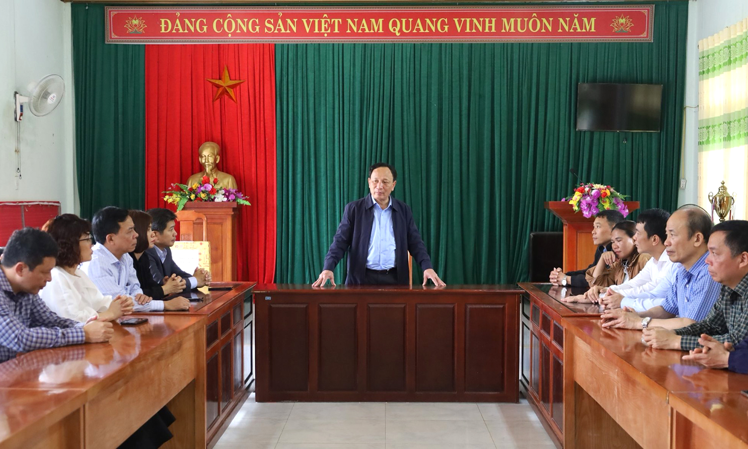 Đồng chí Phó Bí thư Thường trực Tỉnh ủy kiểm tra tình hình kinh tế-xã hội tại huyện Tuyên Hóa