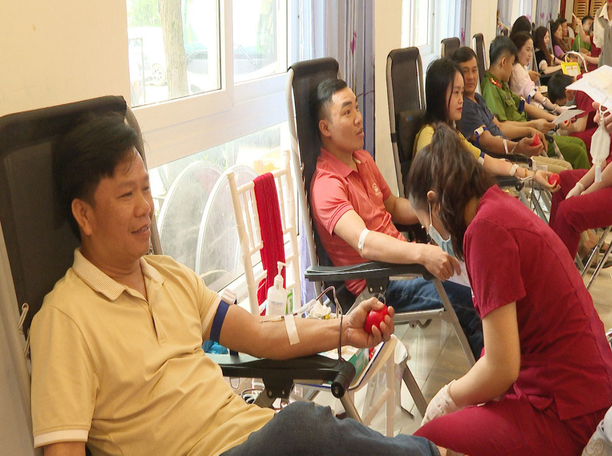 Minh Hóa: Tiếp nhận hơn 400 đơn vị máu hưởng ứng chương trình "Chủ nhật đỏ"