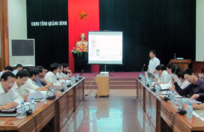 Đồng chí Nguyễn Hữu Hoài, Phó Bí thư Tỉnh uỷ, Chủ tịch UBND tỉnh, phát biểu kết luận hội nghị.