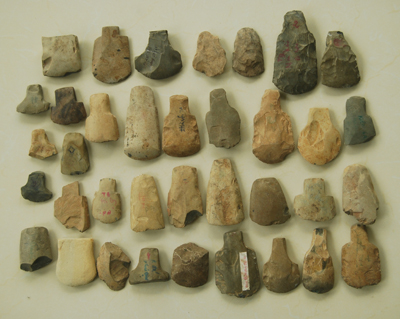Bộ sưu tập gồm 36 hiện vật đồ đá.