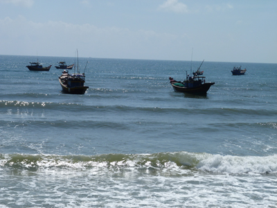 Tàu thuyền của ngư dân trên biển. Ảnh: P.V