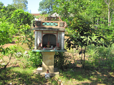 Am thờ Mai Văn Bản (Bổn) được lập trên nền đền thờ cũ.
