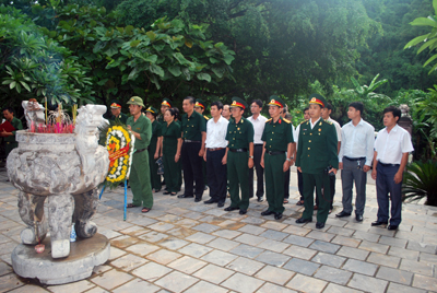Hội Cựu chiến binh Văn phòng Quốc hội dâng hương tưởng niệm các Anh hùng liệt sĩ Đường 20 Quyết Thắng.