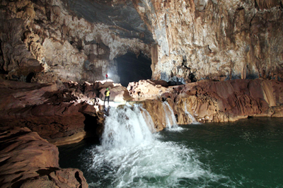 Thạch nhũ tráng lệ ở hang Sơn Đoòng.