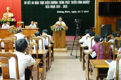 Đồng chí Nguyễn Hữu Hoài, Phó Bí thư Tỉnh ủy, Chủ tịch UBND tỉnh phát biểu kết luận tại hội nghị.