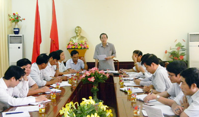 Đồng chí Hoàng Đăng Quang, Phó Bí thư Thường trực Tỉnh ủy, Trưởng đoàn đại biểu Quốc hội tỉnh phát biểu kết luận tại buổi làm việc với Ban Thường vụ Huyện ủy Lệ Thủy.