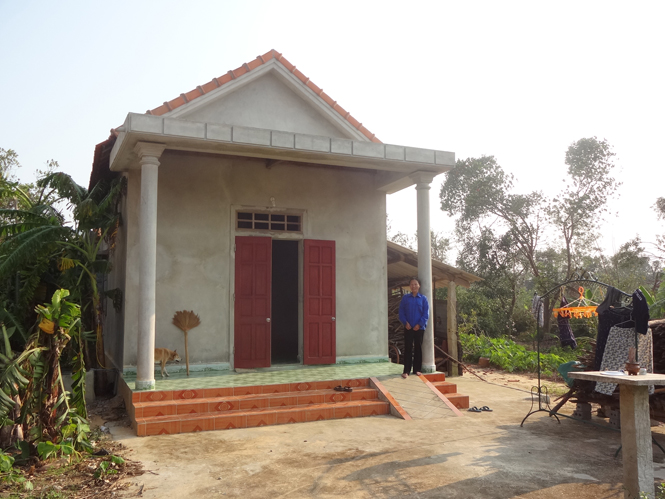 Nhờ được hỗ trợ xây nhà kiên cố, ngôi nhà của chị Phạm Thị Liệu vẫn đứng vững sau cơn bão số 10