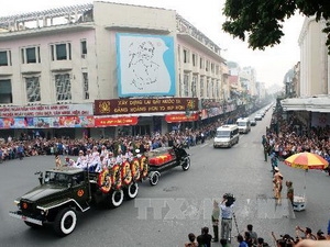 Di chuyển linh cữu Đại tướng Võ Nguyên Giáp trên đường phố Hà Nội (Nguồn: TTXVN)