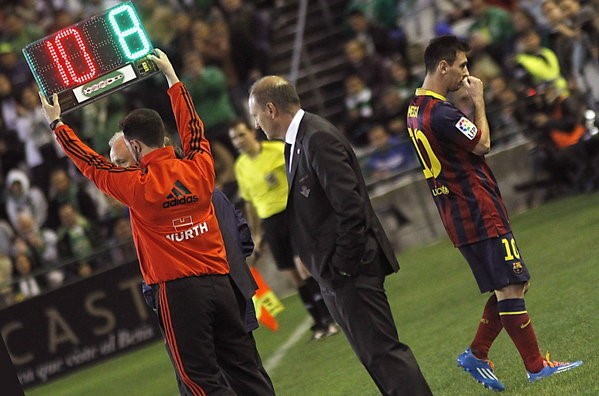 Messi rời sân trong trận gặp Betis