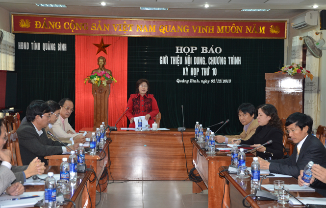 Đồng chí Nguyễn Thị Thanh Hương, Uỷ viên Thường vụ Tỉnh ủy, Phó Chủ tịch HĐND tỉnh, phát biểu kết luận buổi họp báo.