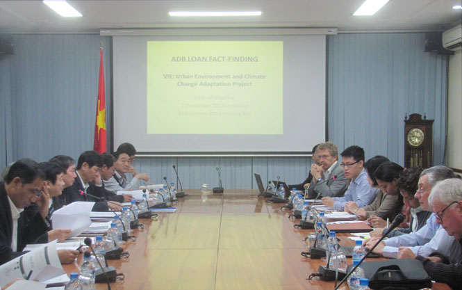 Các đại biểu dự hội nghị.