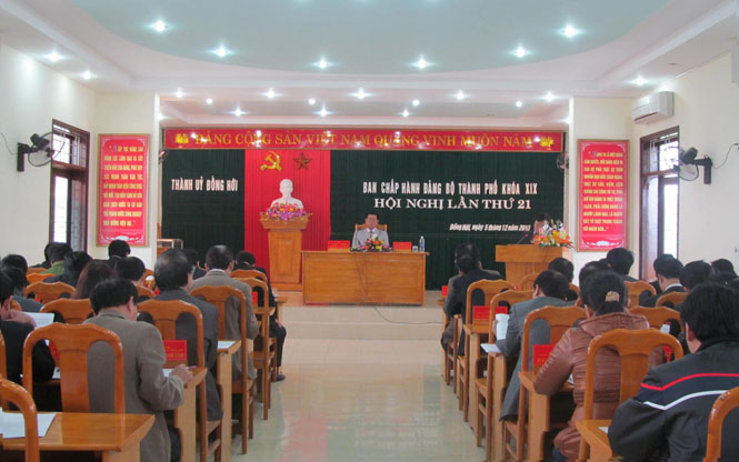 Toàn cảnh hội nghị BCH Đảng bộ thành phố lần thứ 21.