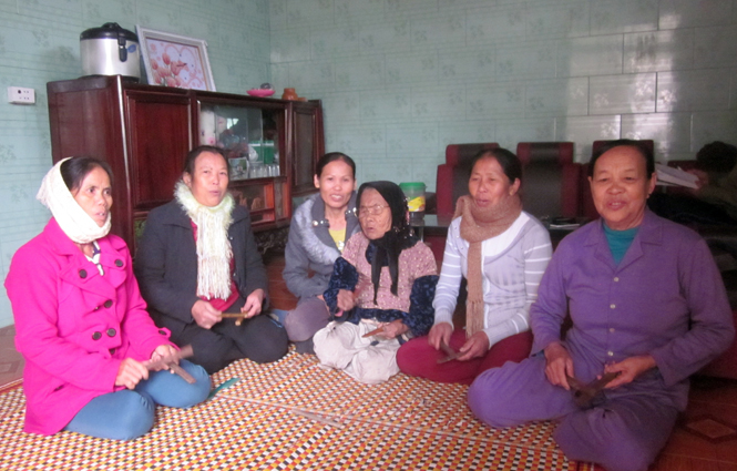 Một buổi luyện tập của các đào nương CLB ca trù Quảng Kim.