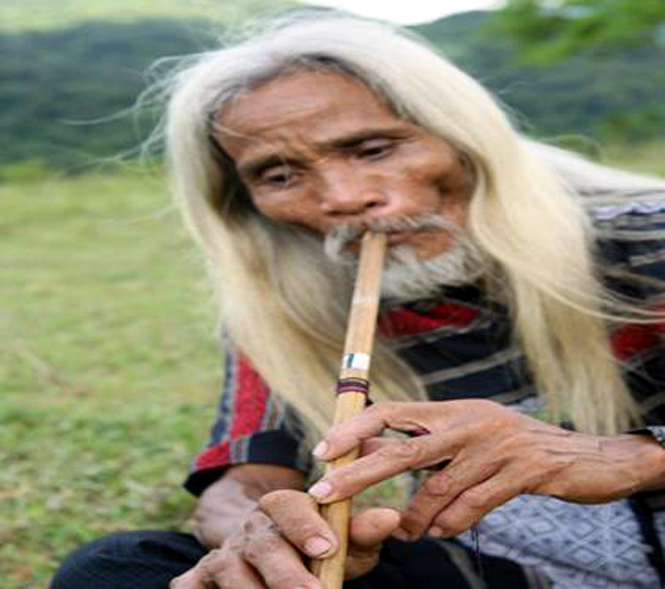  Đối với các loại hình văn hóa, văn nghệ dân gian, các nghệ nhân được ví như những 