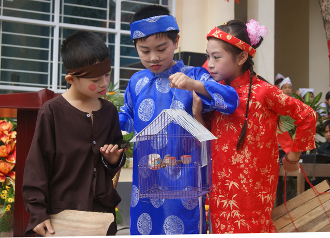 Ngày xuân khoe áo mới...