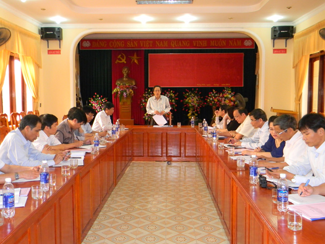 Đồng chí Hoàng Đăng Quang, Phó Bí thư Thường trực Tỉnh ủy, Trưởng Đoàn ĐBQH tỉnh phát biểu kết luận tại buổi làm việc.