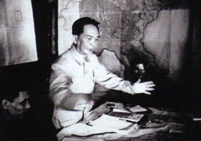 17g30 ngày 13-3-1954, Đại tướng Tổng Tư lệnh Võ Nguyên Giáp  ra lệnh nổ súng tấn công cứ điểm Điện Biên Phủ - Ảnh: Tư Liệu