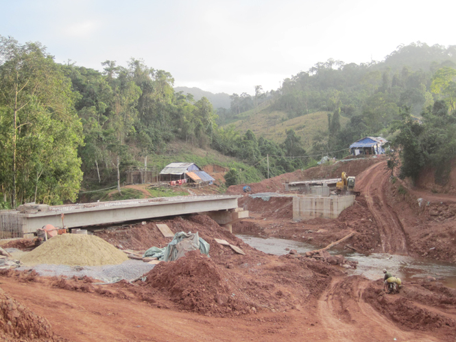  Ngầm Ta Lê trong những năm tháng chiến tranh chuẩn bị có một chiếc cầu mới bắc ngang qua.