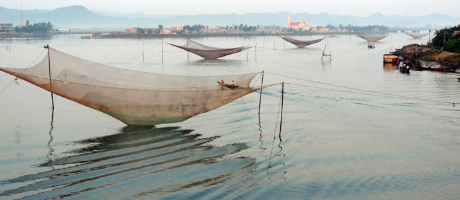 Yên bình làng chài. Ảnh: T.H