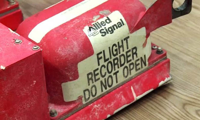 Chiếc hộp đen của máy bay MH17 đã được chuyển giao cho Hà Lan. (Ảnh: theguardian.com)